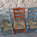 Série de 6 chaises , 2 chaises de chaque couleur, elles vous attendent