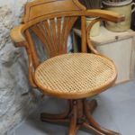 Fauteuil Thonet chiné qui a trouvé bureau à son pied