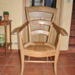 Fauteuil satiné.