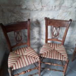 Superbes chaises restaurées à l'identique.