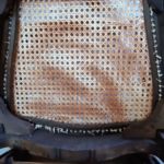 Cannage serti collé dans les trous d'un cannage traversé