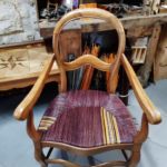 Fauteuil chiné et rempaillé, j'ai osé . (dispo) fauteuil prune ,jaune, noir et gris